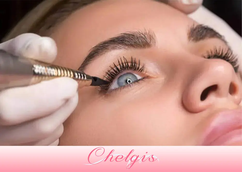بن مژه چیست؟ مزایا، ماندگاری و هزینه خط چشم بین مژه‌ای در سال ۱۴۰۵