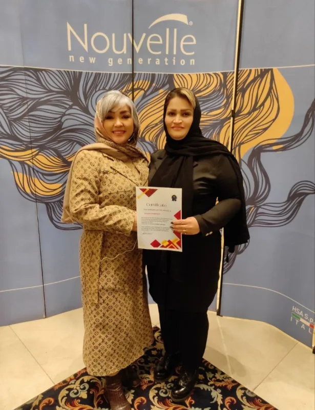 لوگوی سالن زیبایی پرواز سایه ها