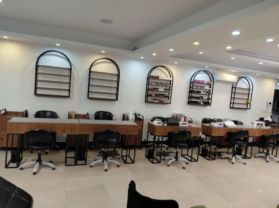 تصویر گالری سالن زیبایی سارا پذیرا